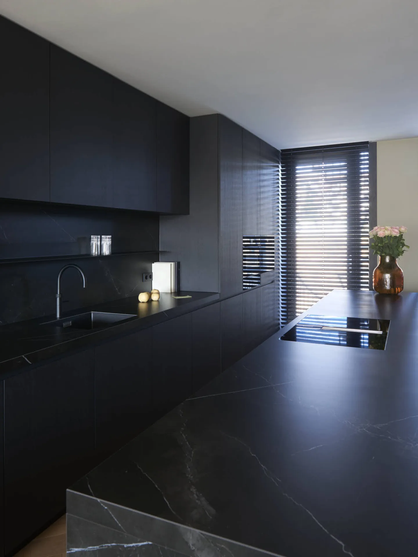 KOELKING WOBBE PENTHOUSE ARNHEIM KEUCHE by THOMAS WIUF SCHWARTZ 2091 JPG WEB
